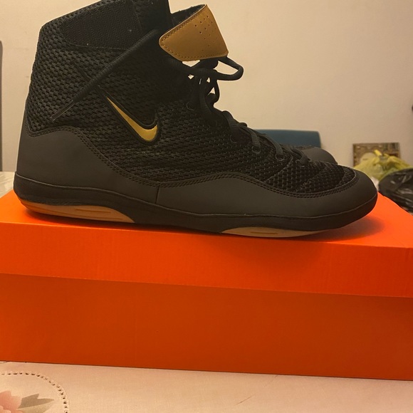 nike inflict black and gold